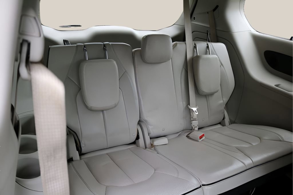 Used 2018 Chrysler Pacifica Limited w/ Advanced Safetytec Group FWD image 21