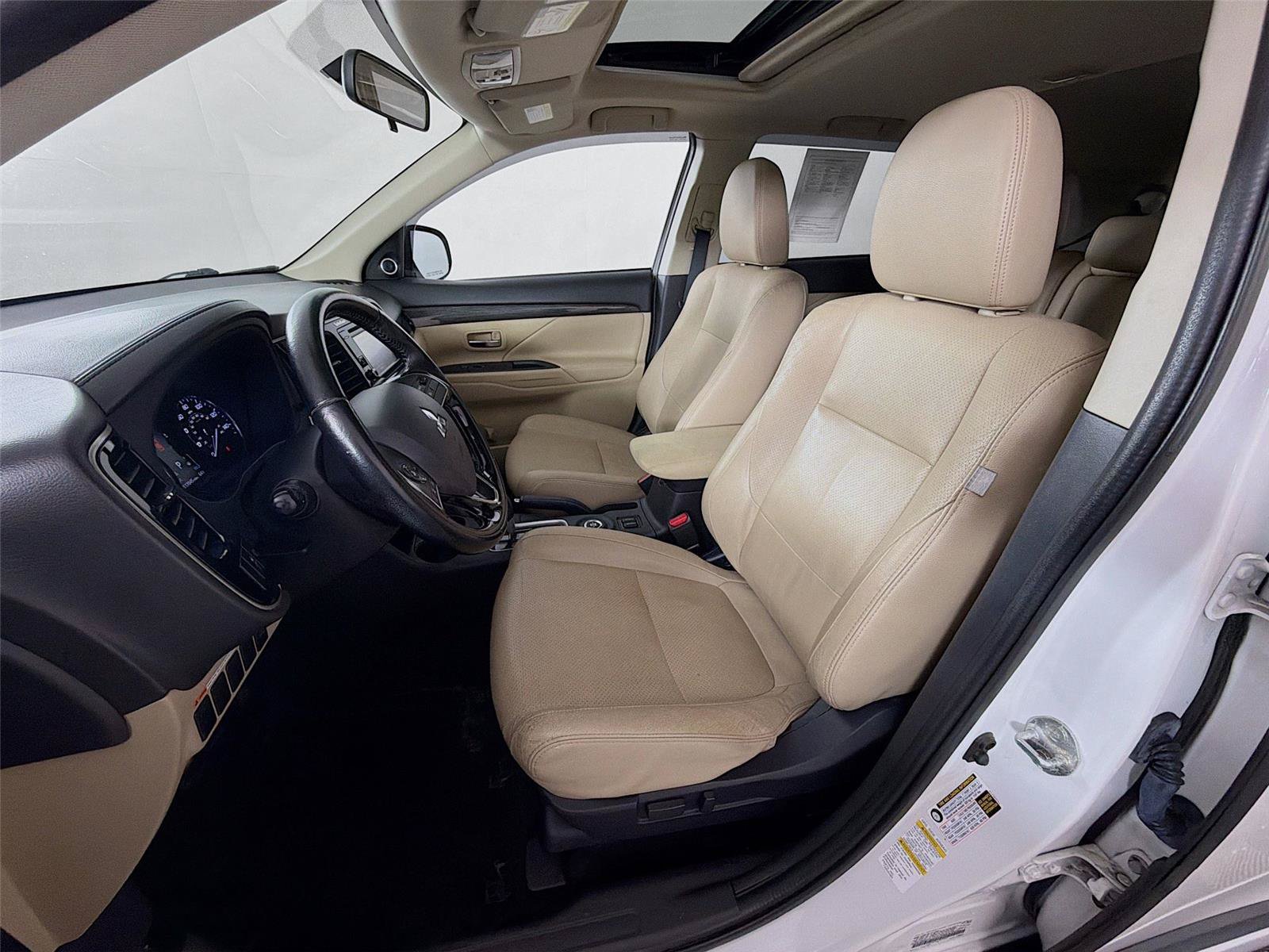 Used 2016 Mitsubishi Outlander SEL AWD/4WD image 2