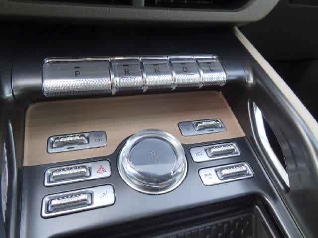 Used 2025 Lincoln Nautilus Reserve AWD/4WD image 13