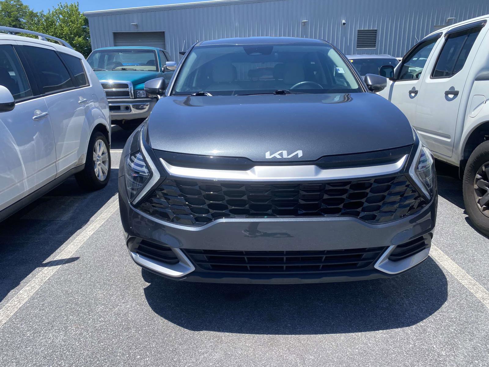 Used 2024 Kia Sportage EX FWD image 2