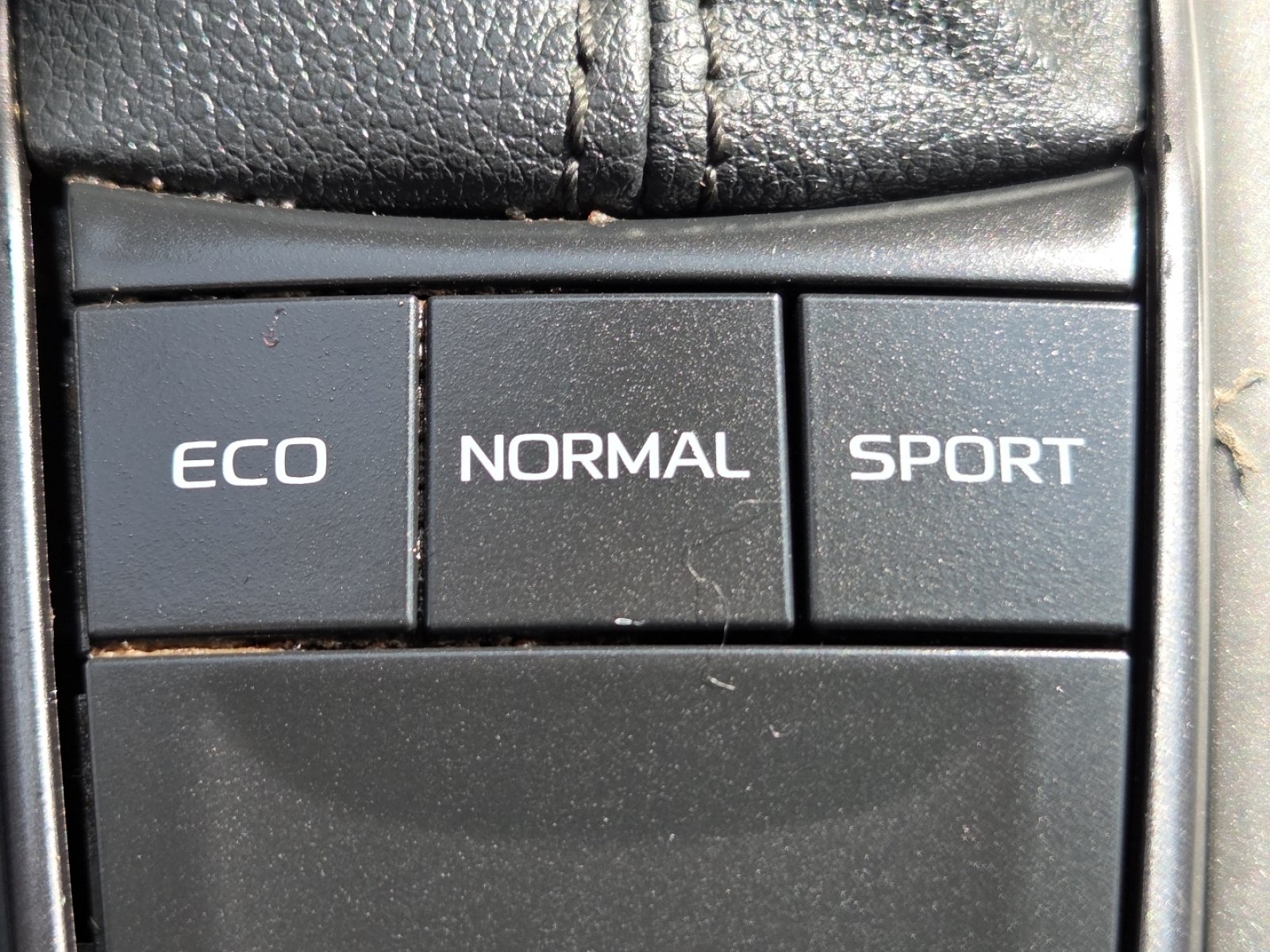 Used 2023 Toyota Camry SE FWD image 8