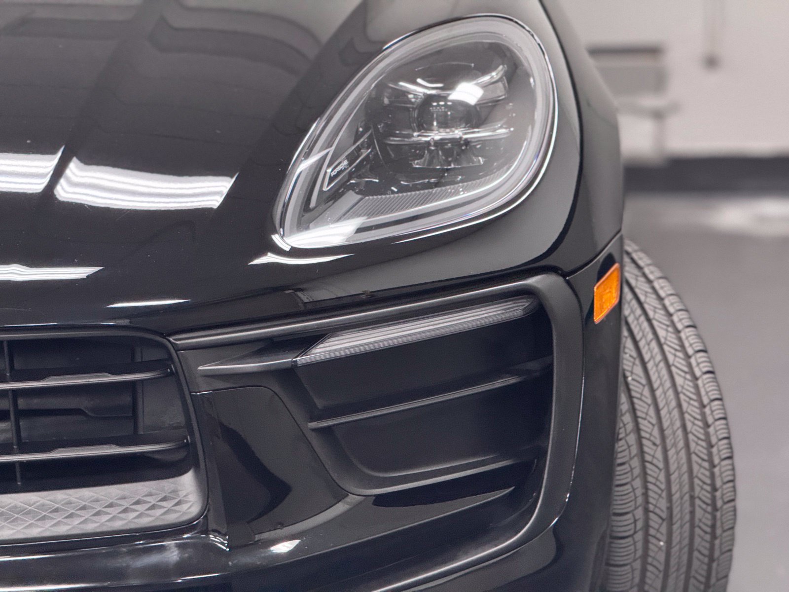 Used 2024 Porsche Macan AWD/4WD image 7