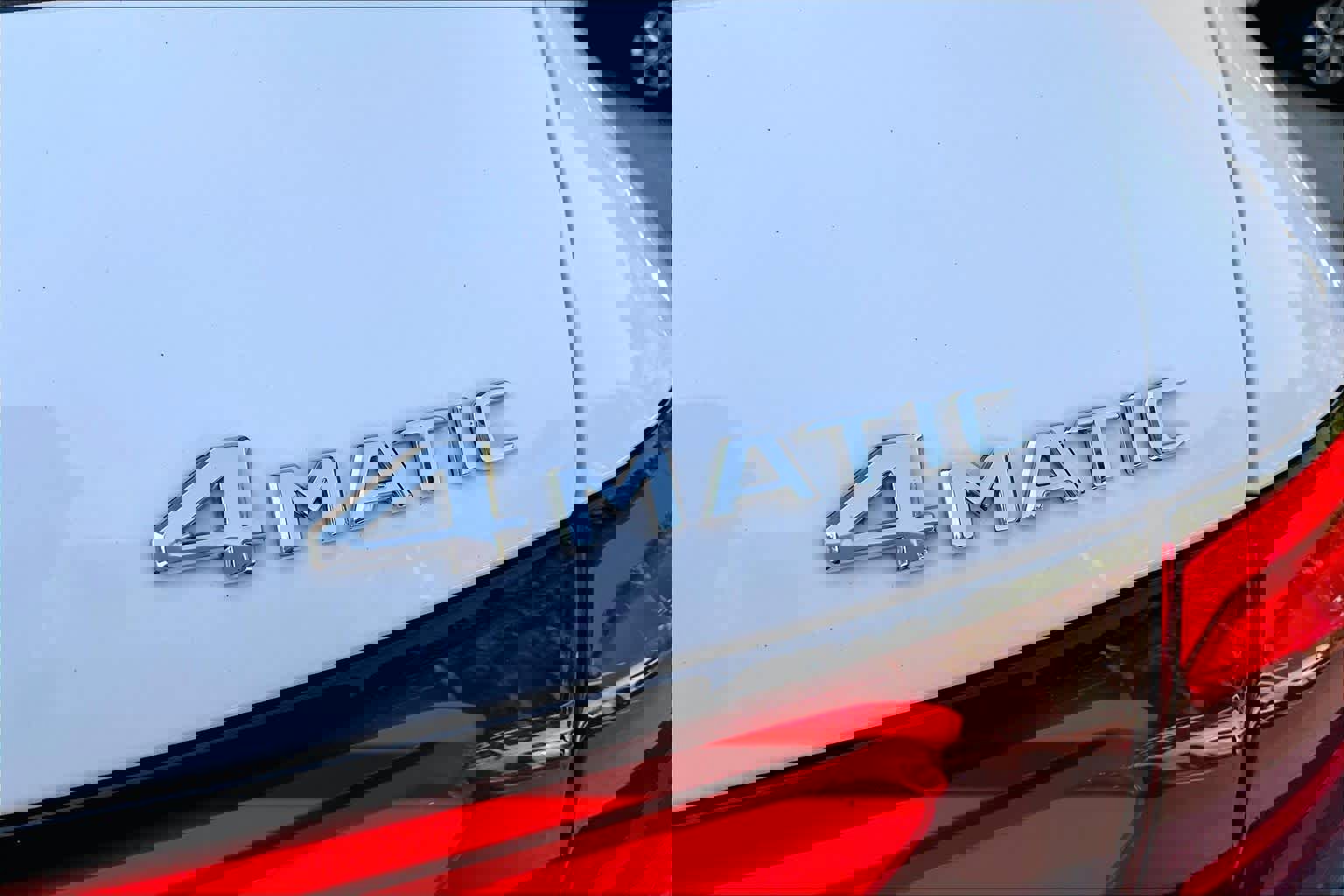 Used 2025 Mercedes-Benz GLC 300 4MATIC image 10