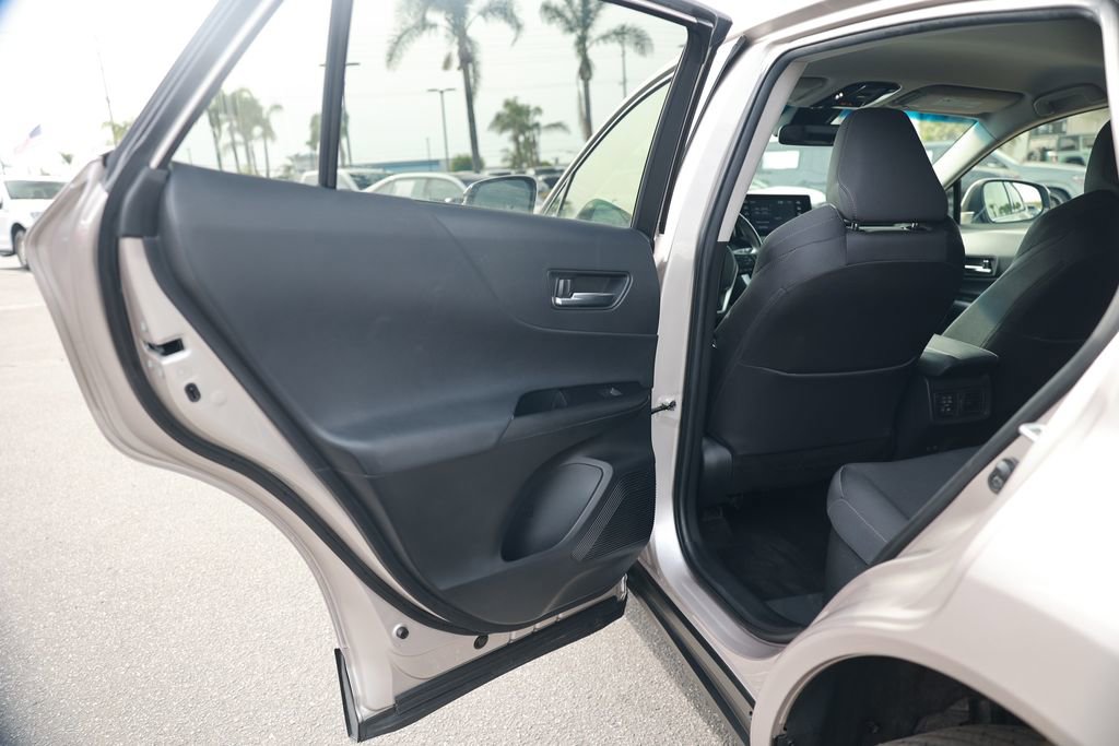 Used 2021 Toyota Venza LE w/ Carpet Mat Package (TMS) image 33