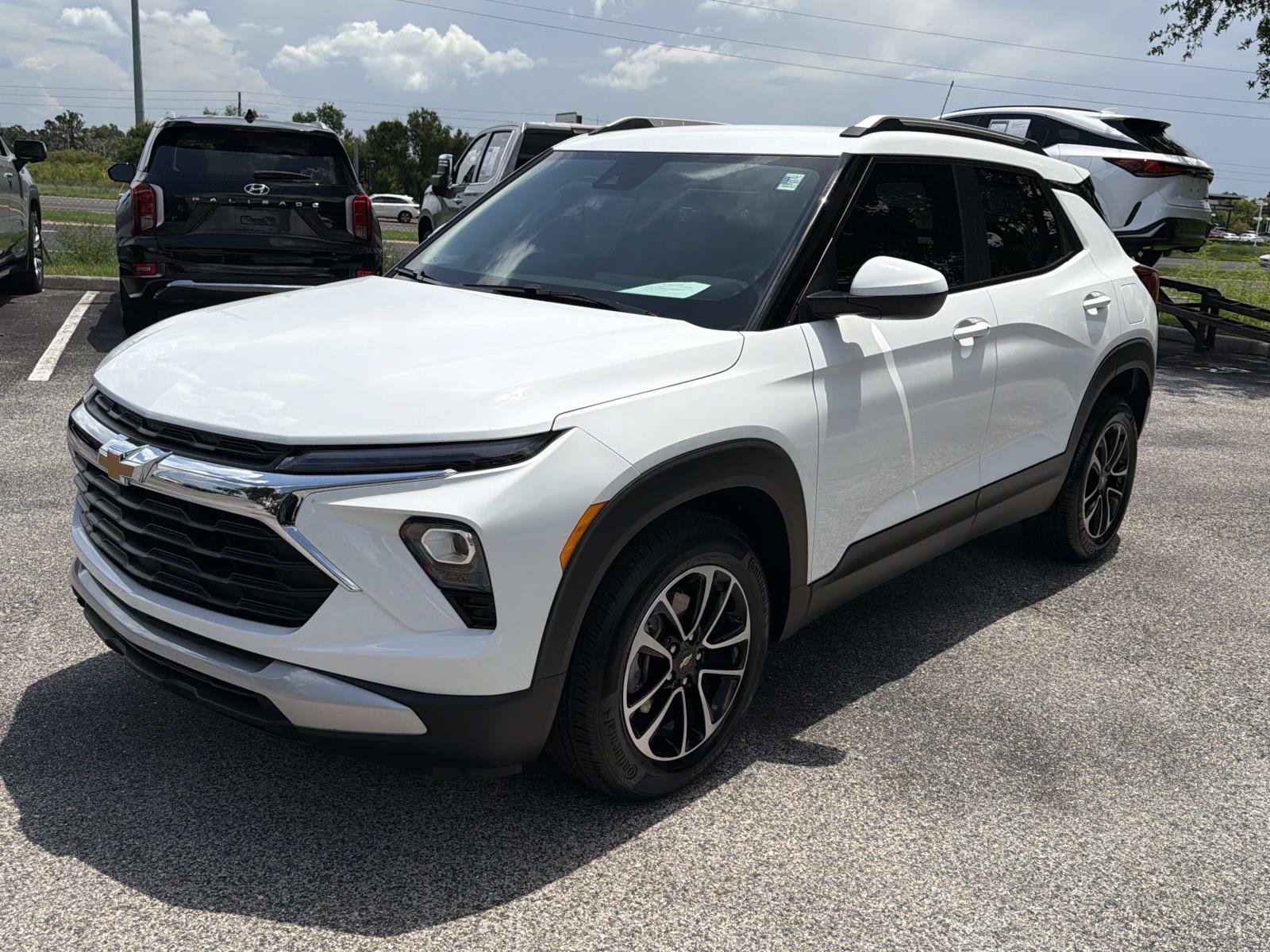 Used 2024 Chevrolet TrailBlazer LT w/ Driver Confidence Package FWD image 8