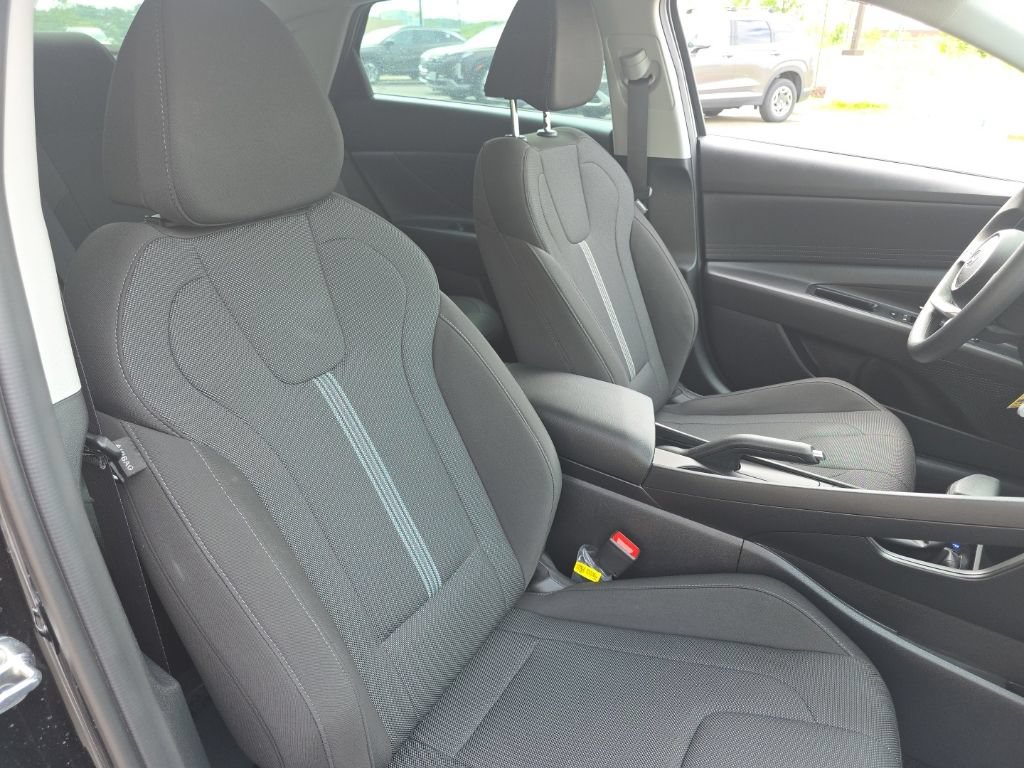 Used 2024 Hyundai Elantra SE FWD image 21