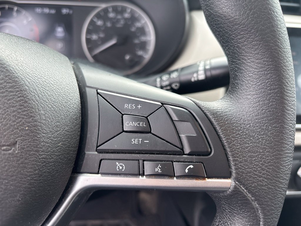 Used 2021 Nissan Versa SV FWD image 11