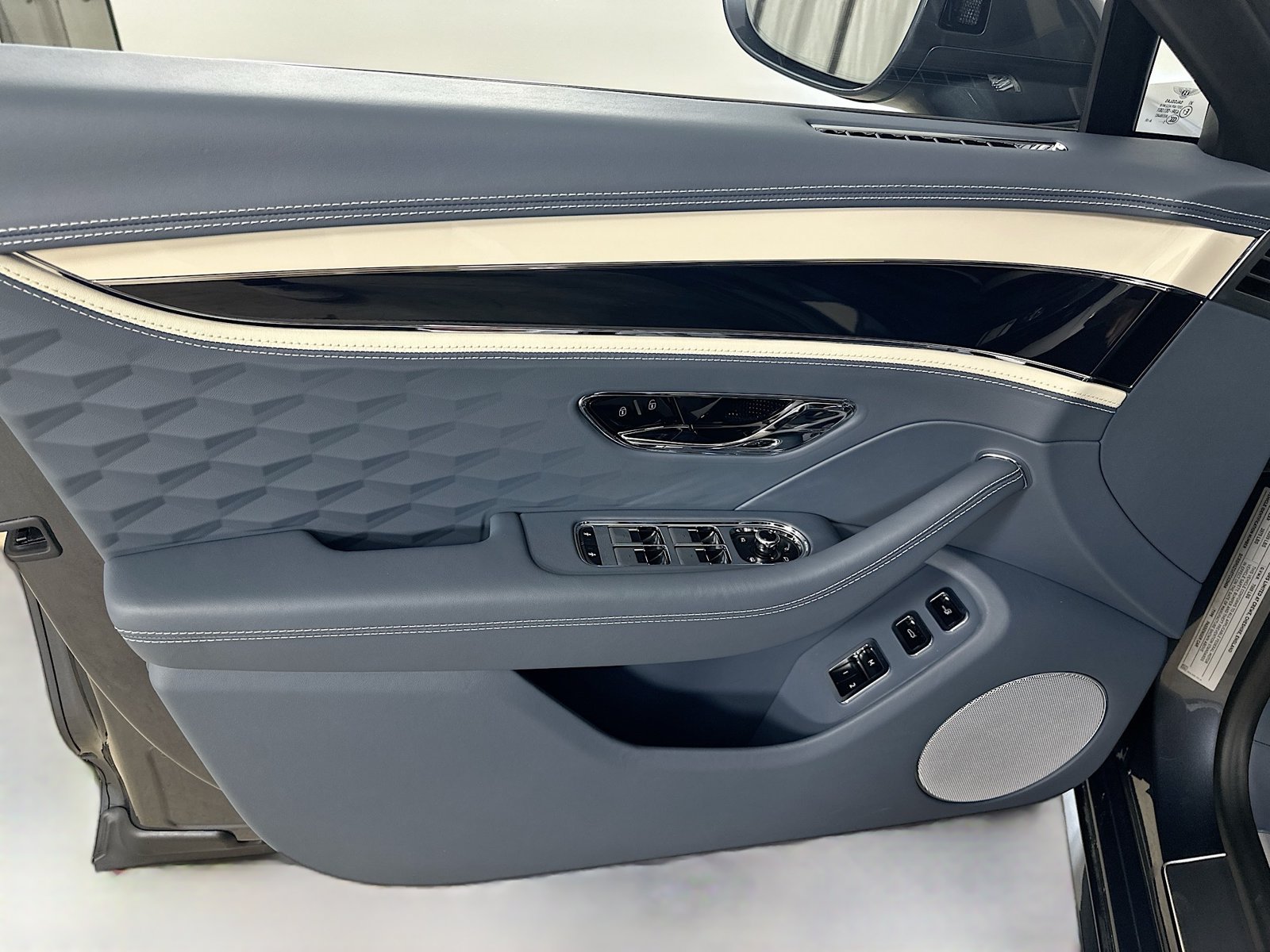 New 2026 Bentley Flying Spur Plug-In Hybrid AWD/4WD image 19