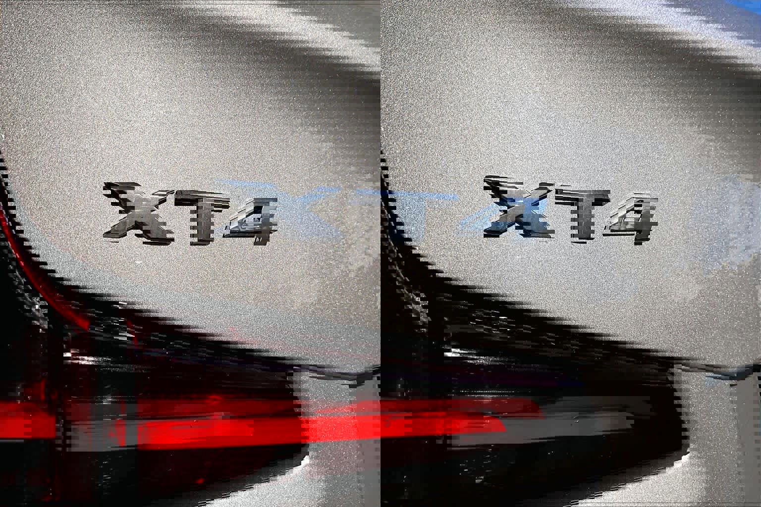 Used 2023 Cadillac XT4 Luxury w/ Cold Weather Package image 10