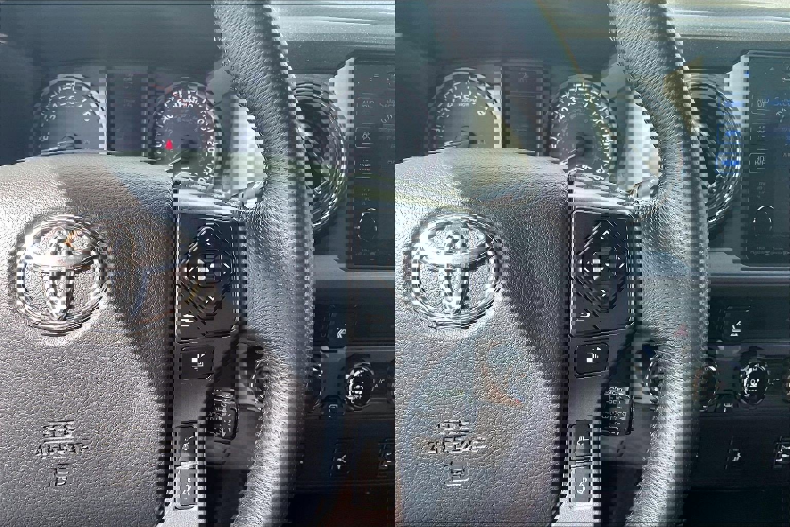 Used 2018 Toyota Tacoma TRD Sport image 24