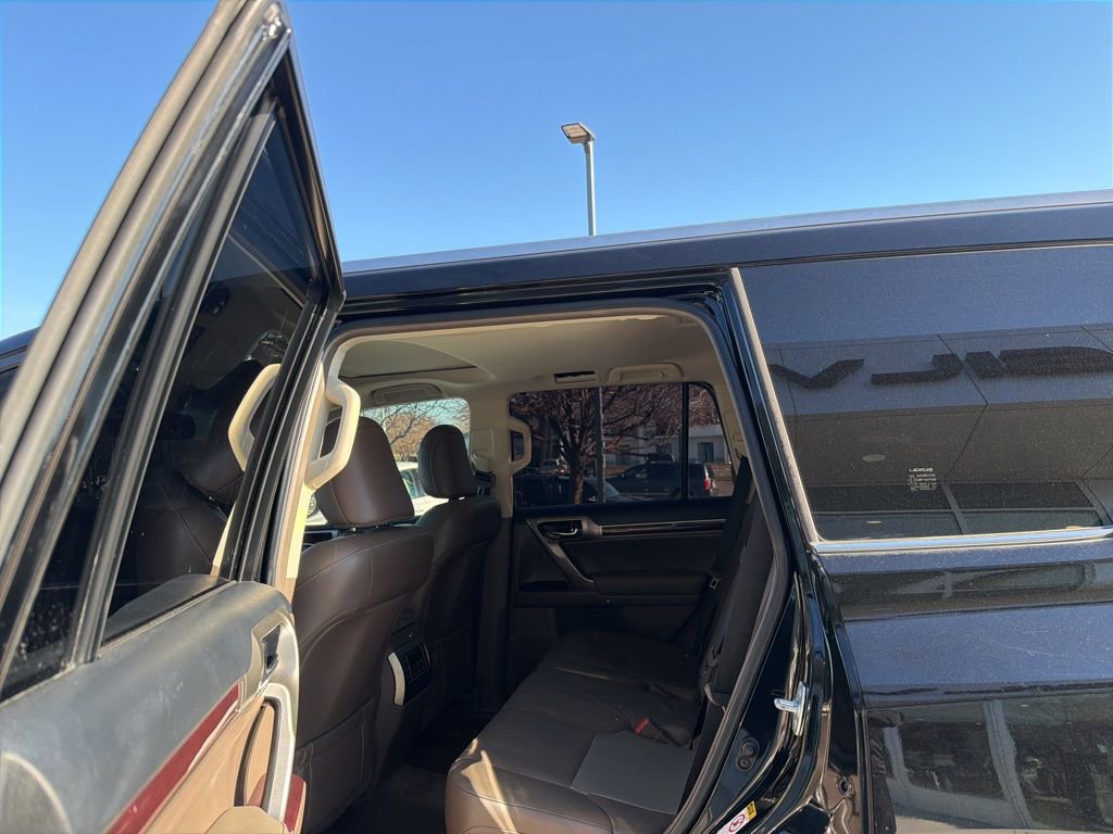 Used 2016 Lexus GX 460 w/ Premium Package image 35