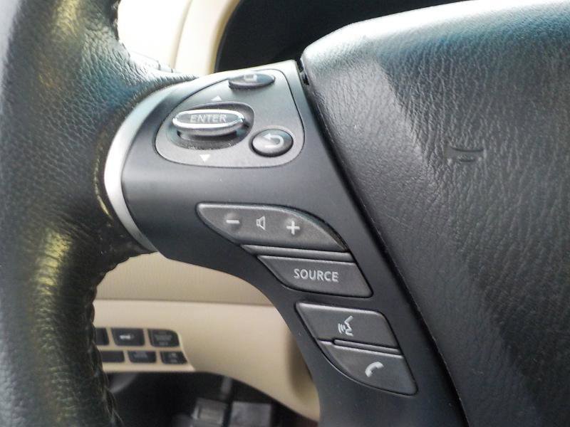 Used 2016 Nissan Pathfinder Platinum w/ Family Entertainment Package image 12
