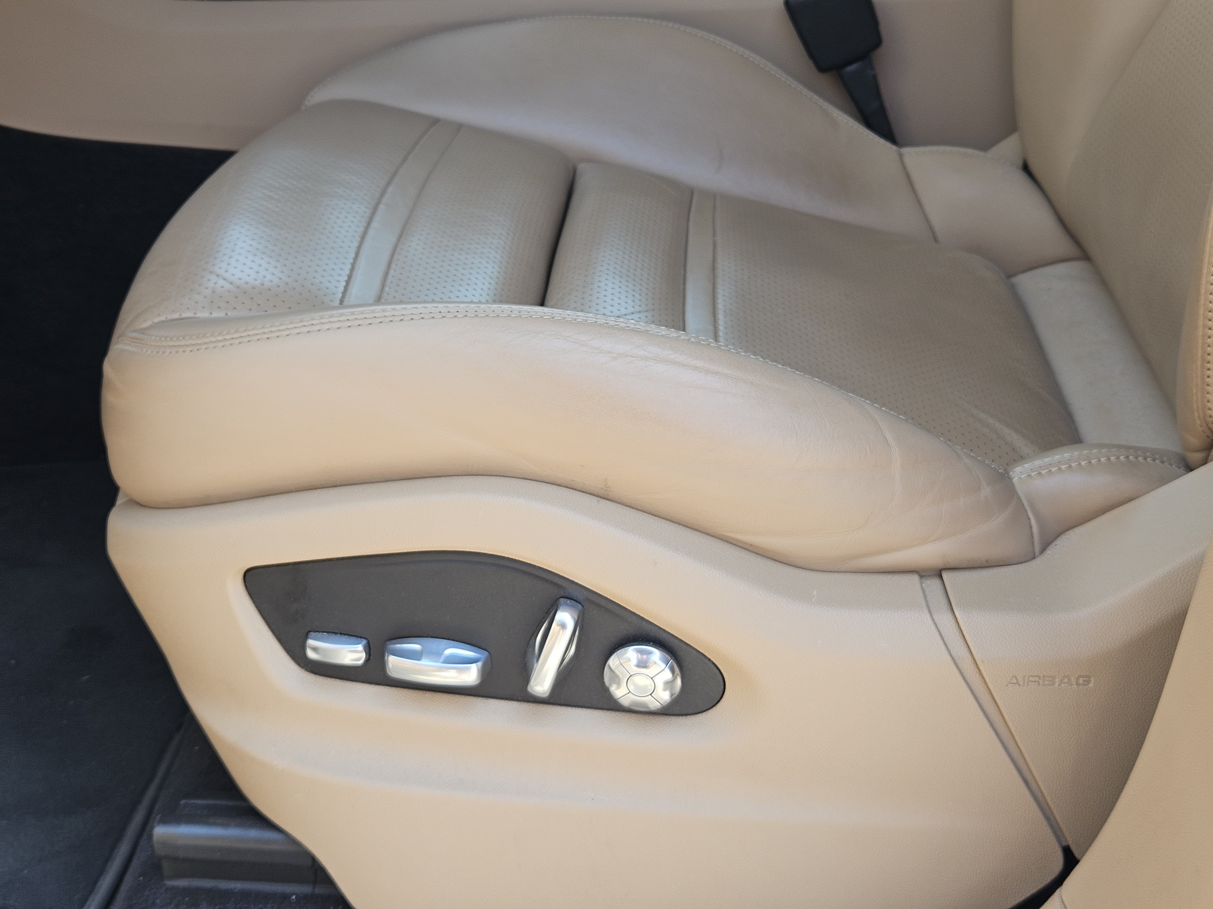 Certified 2021 Porsche Cayenne Coupe AWD/4WD image 23