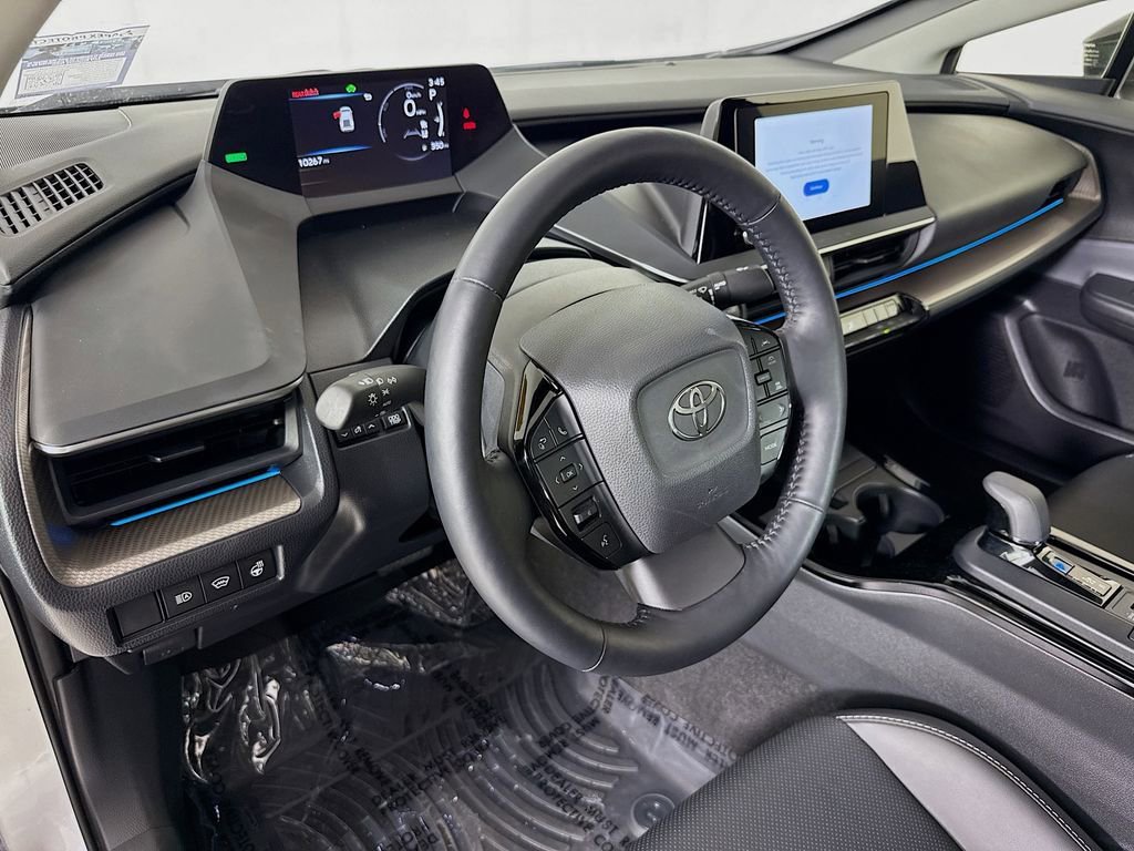 Used 2025 Toyota Prius XLE image 9