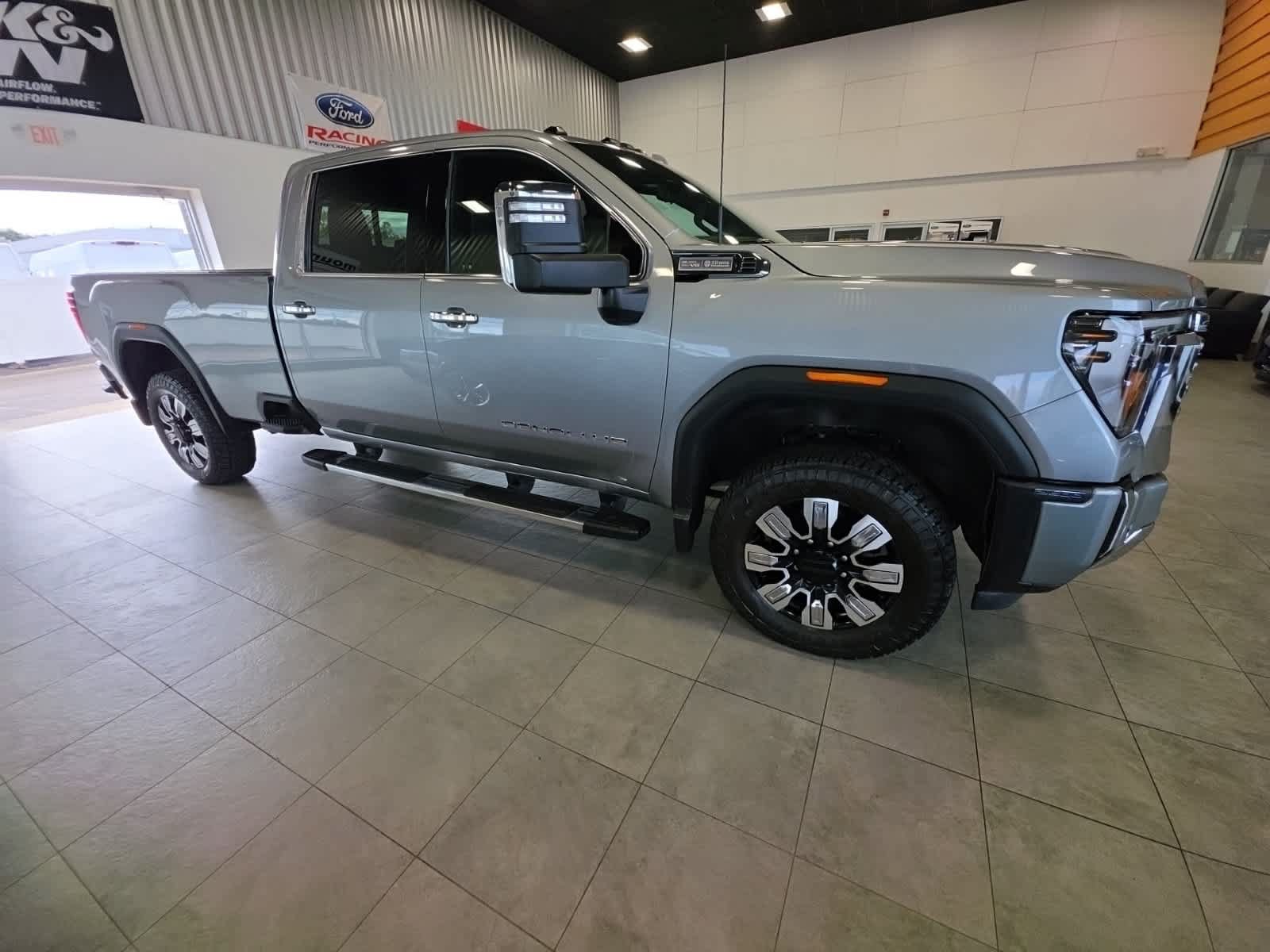 Used 2024 GMC Sierra 2500 Denali w/ Denali Reserve Package AWD/4WD image 6
