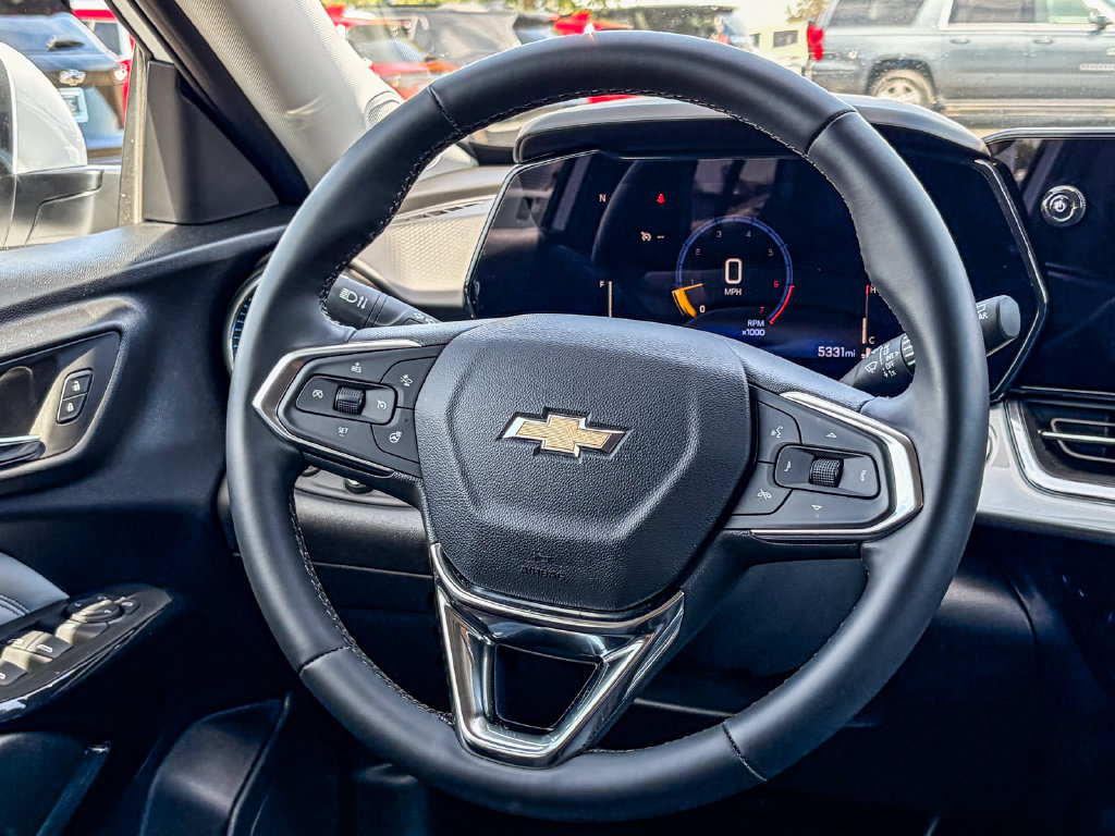 Used 2026 Chevrolet Trax LT w/ LT Convenience Package FWD image 18