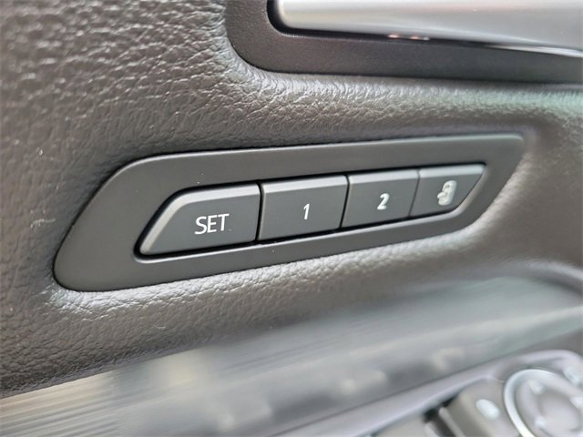 Used 2025 Cadillac XT4 Premium Luxury image 35