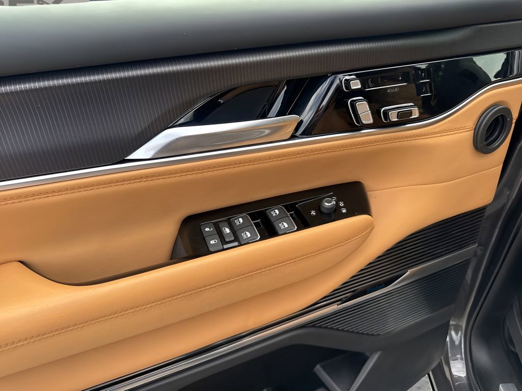Used 2025 Jeep Grand Wagoneer L Series III w/ Rear Seat Video Group 1 AWD/4WD image 31