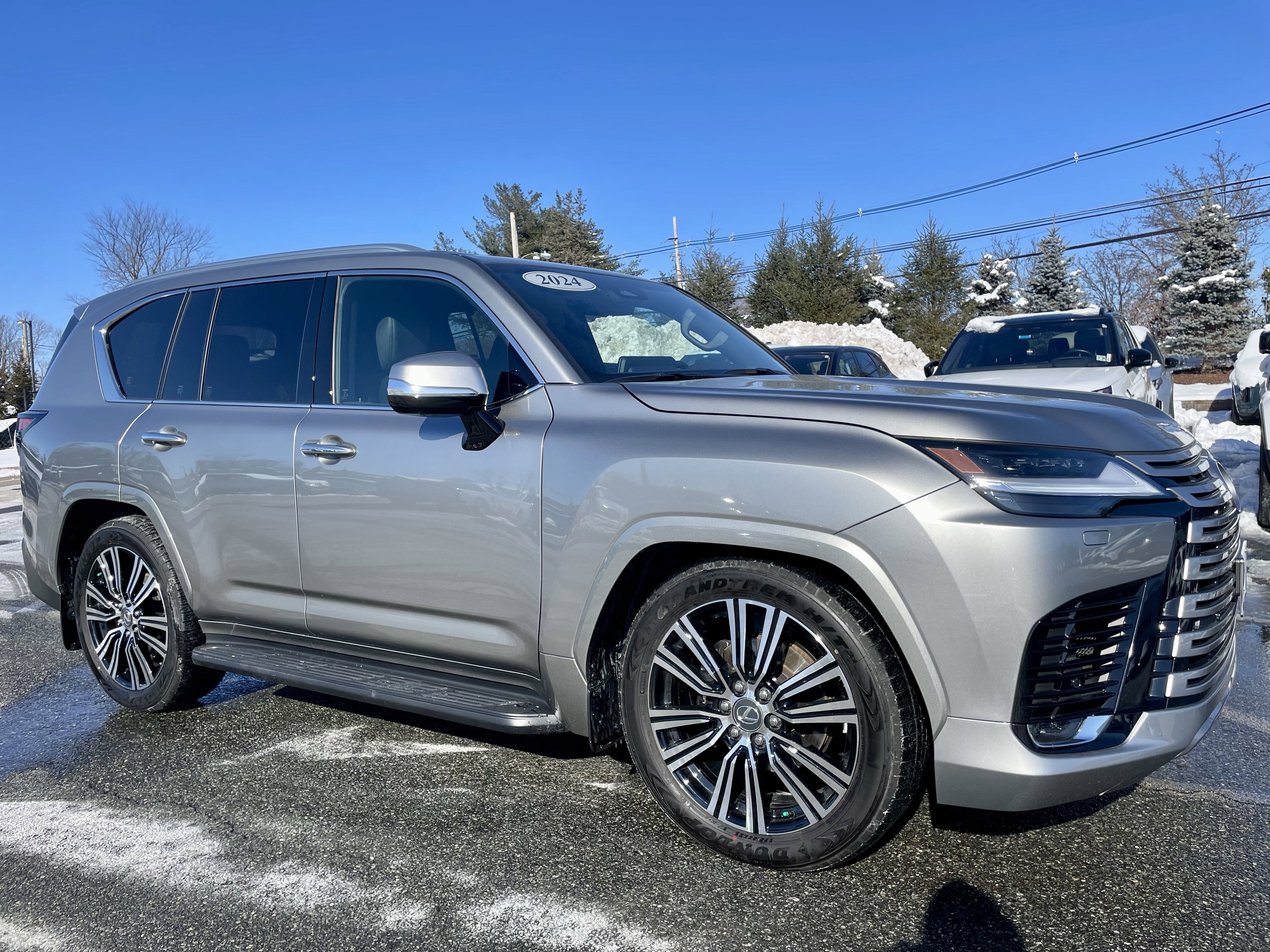 Used 2025 Lexus LX 600 4WD w/ Luxury Package image 3