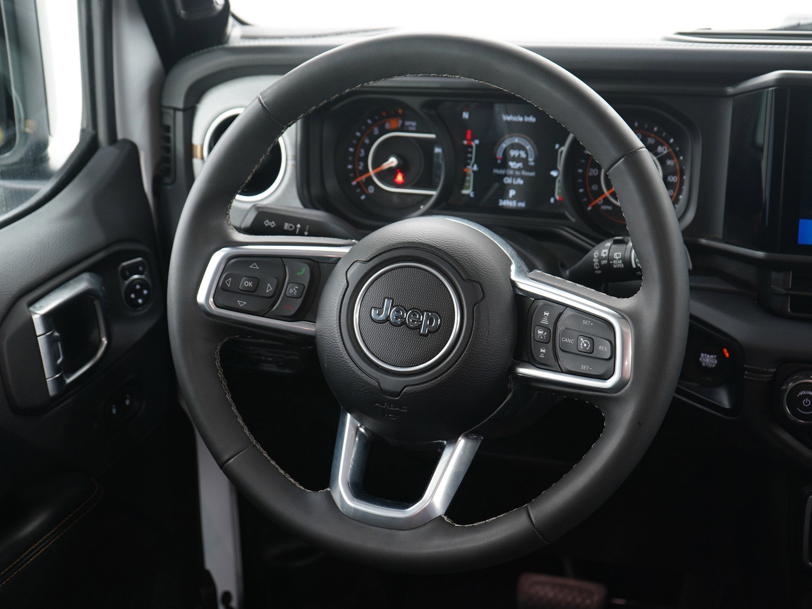 Used 2025 Jeep Wrangler Sahara image 15