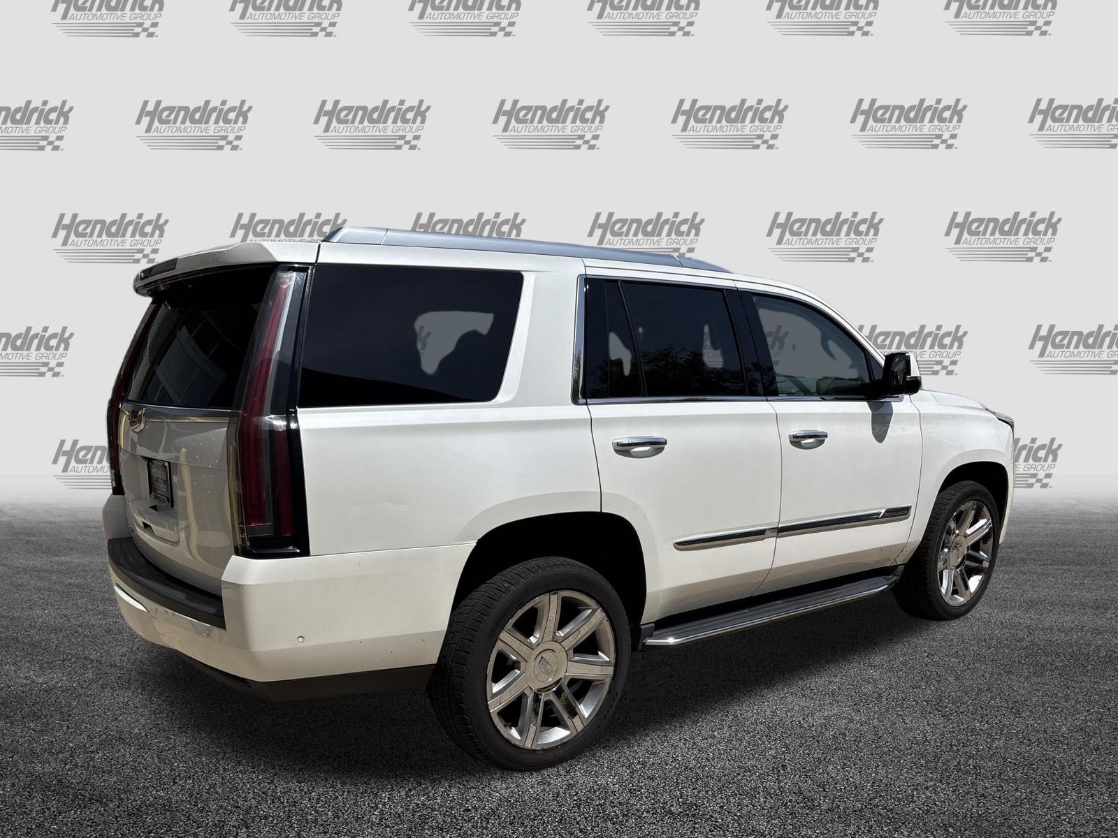 Used 2017 Cadillac Escalade Luxury AWD/4WD image 10