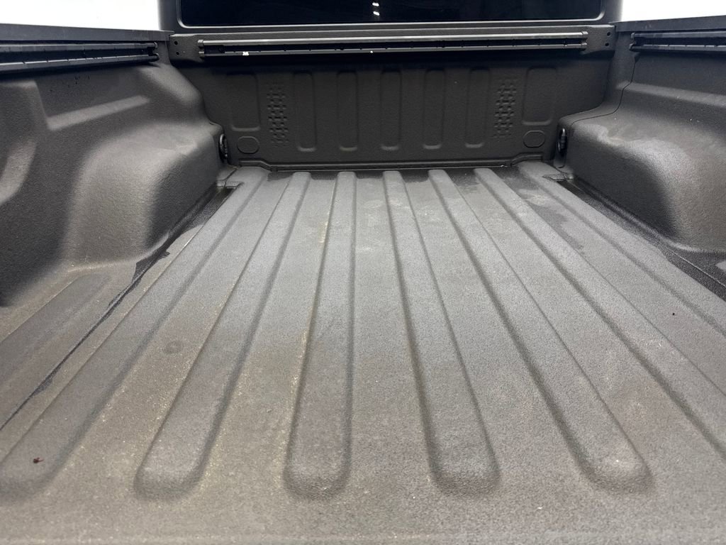 Used 2024 Jeep Gladiator Rubicon w/ Technology Group AWD/4WD image 81