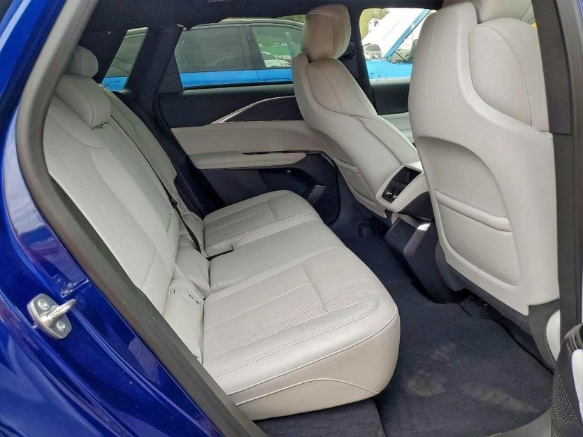 Used 2024 Cadillac Lyriq Luxury image 9