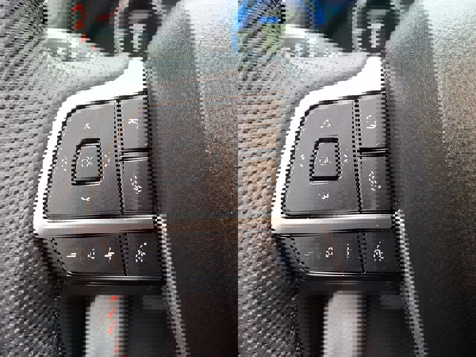 Used 2025 Toyota Sienna XSE FWD image 21