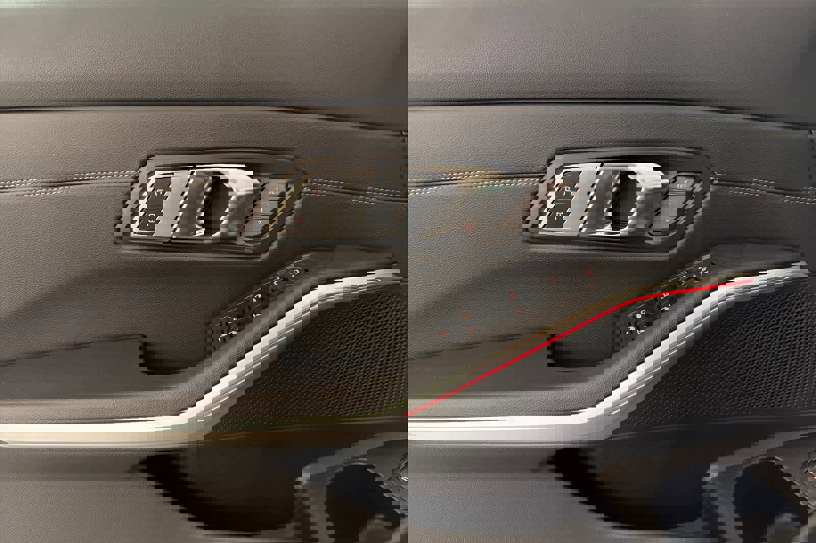 Used 2023 BMW 330i Sedan w/ Premium Package image 12