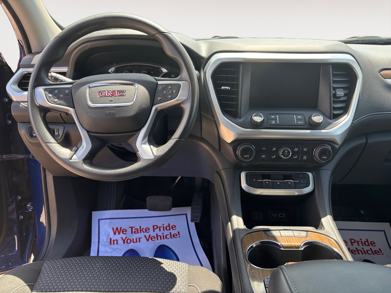 Used 2023 GMC Acadia SLE w/ Driver Convenience Package image 10