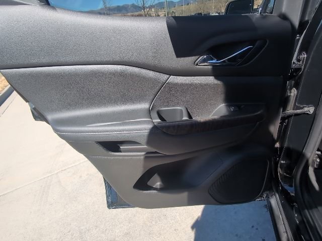 Used 2023 GMC Acadia Denali w/ Black Diamond Edition image 25