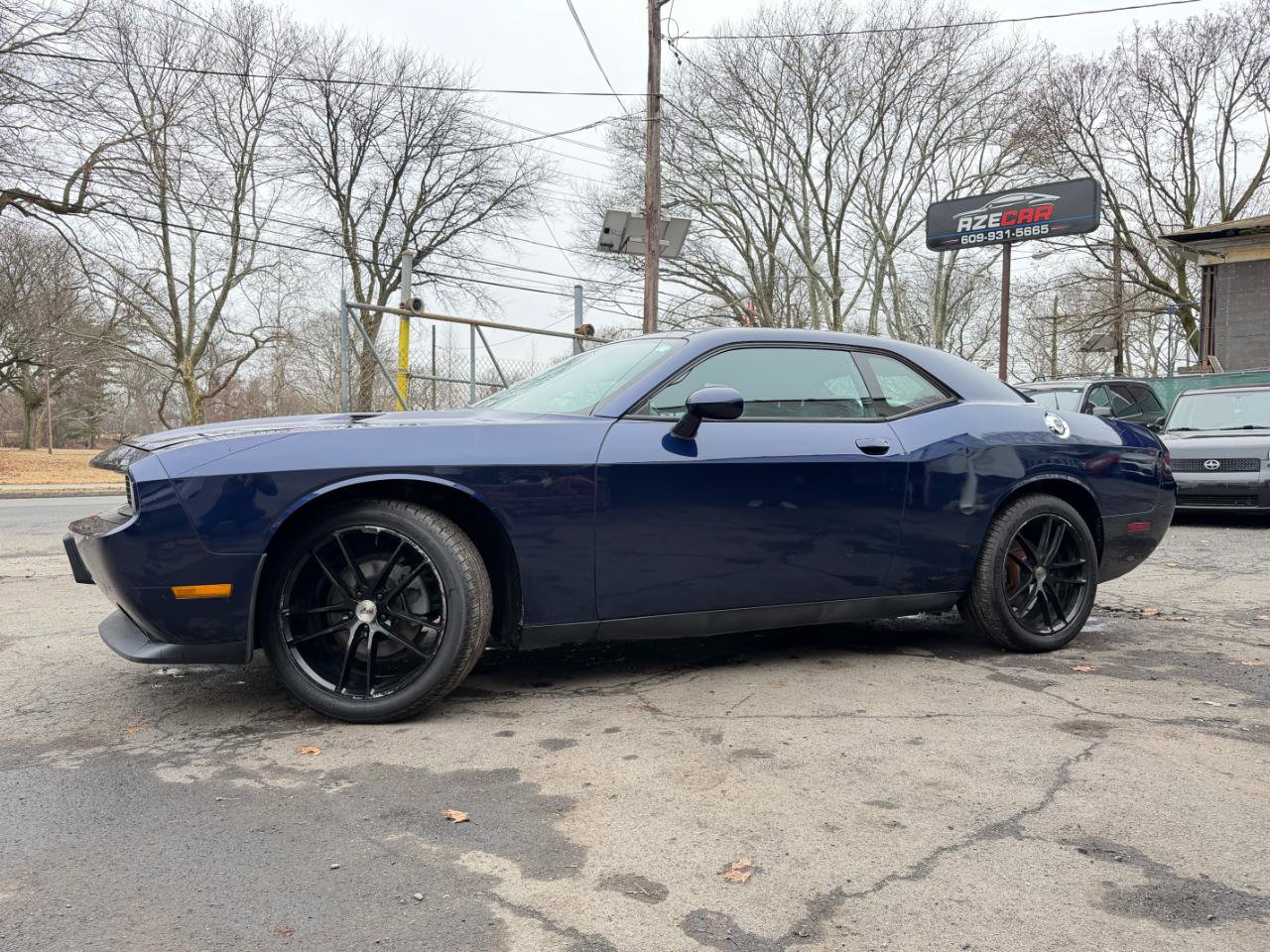 Used 2014 Dodge Challenger SXT image 5