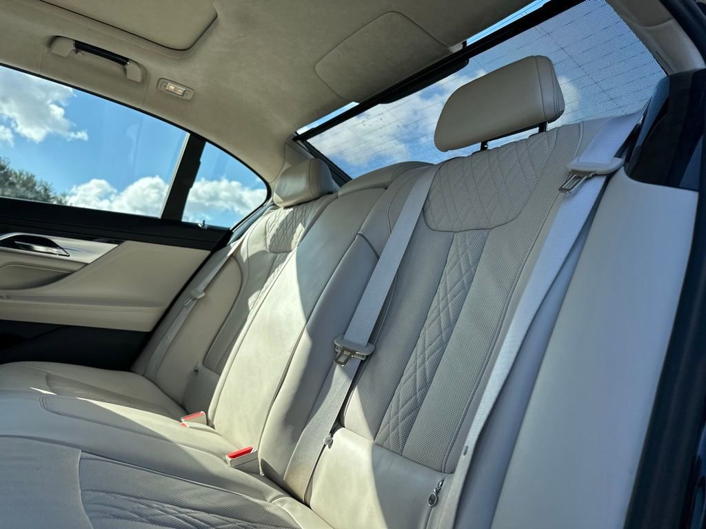 Used 2018 BMW 750i xDrive image 21