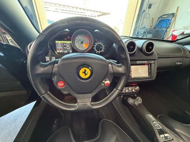 Used 2014 Ferrari California image 22