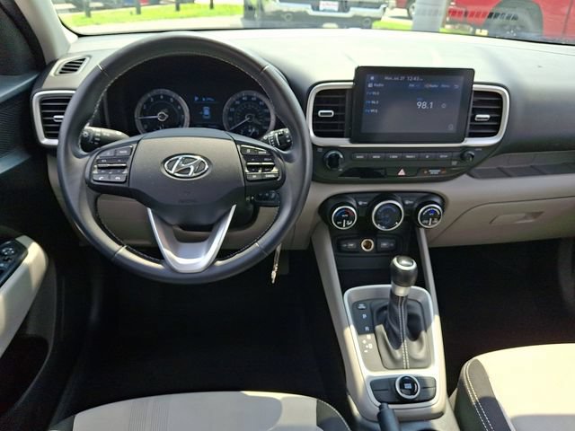 Used 2022 Hyundai Venue SEL FWD image 11