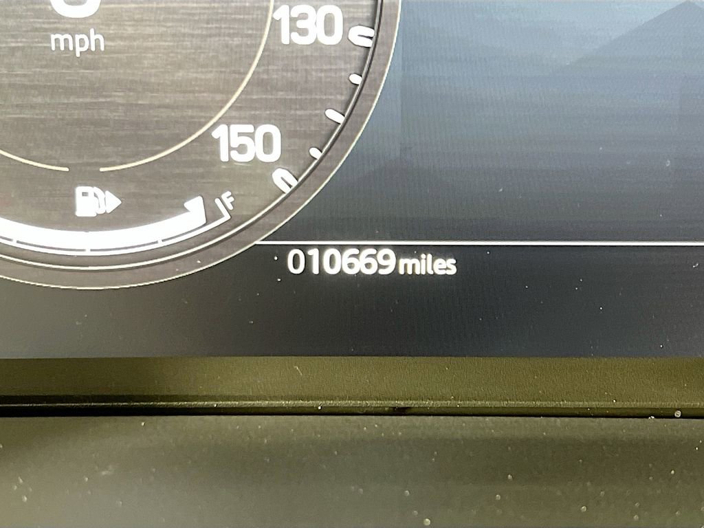 Used 2024 Land Rover Defender 110 S image 12