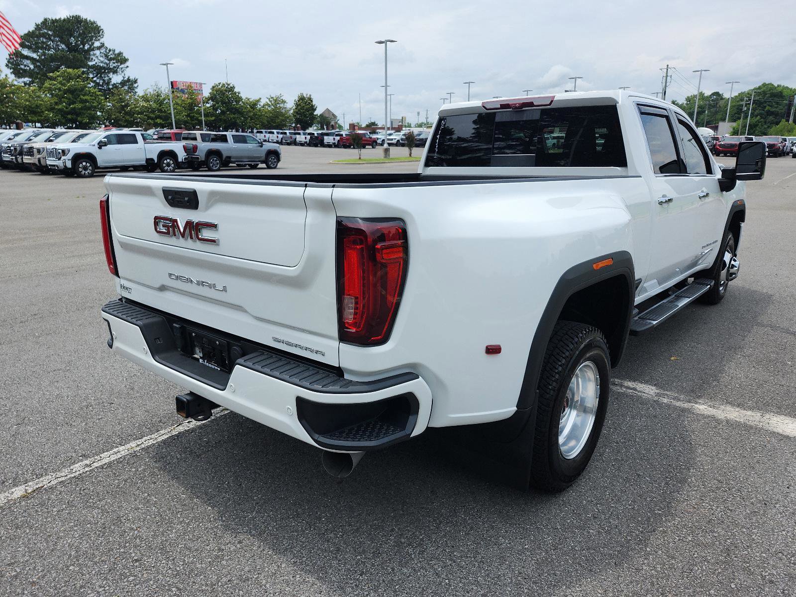 Used 2022 GMC Sierra 3500 Denali w/ Denali Ultimate Package AWD/4WD image 3