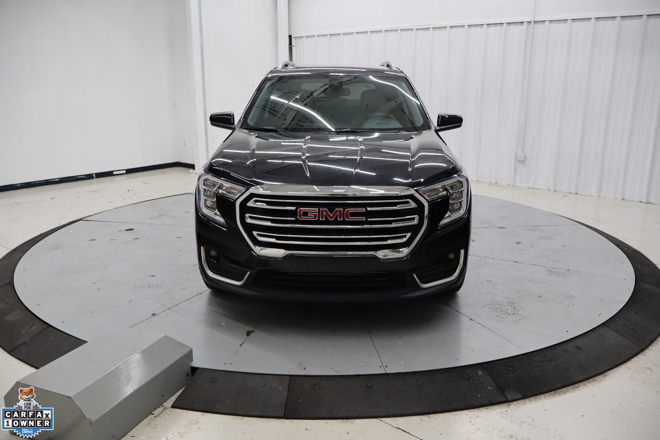 Used 2024 GMC Terrain SLT image 12
