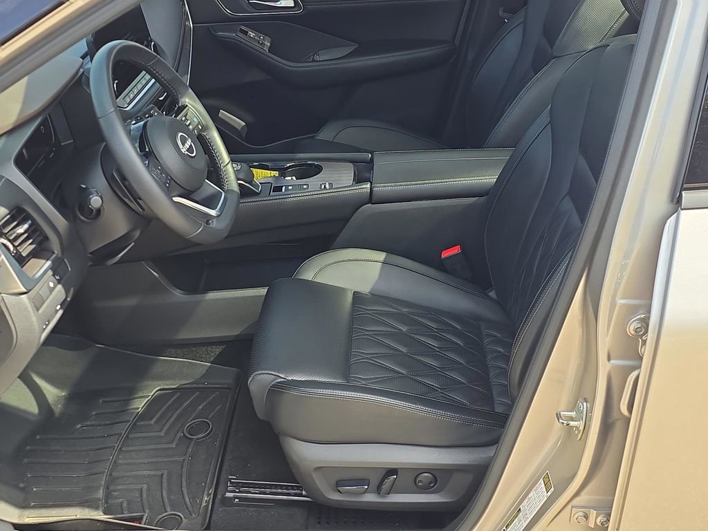 Used 2023 Nissan Rogue Platinum w/ Platinum Premium Package image 13