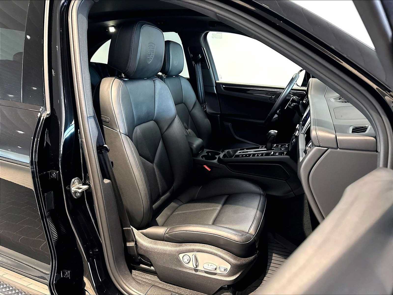 Used 2026 Porsche Macan AWD/4WD image 23