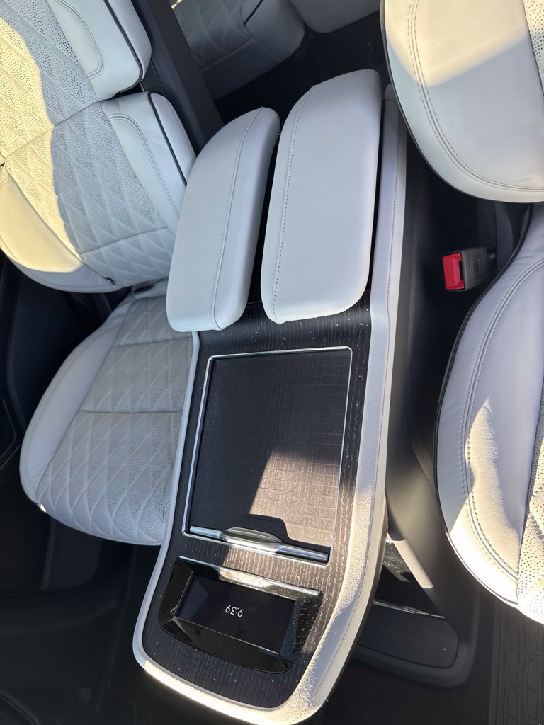 Used 2026 Lincoln Navigator Black Label w/ Black Label Special Edition AWD/4WD image 18