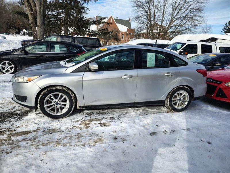 Used 2017 Ford Focus SE image 3