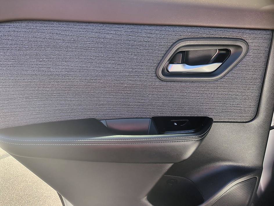 Used 2023 Nissan Rogue SV FWD image 26