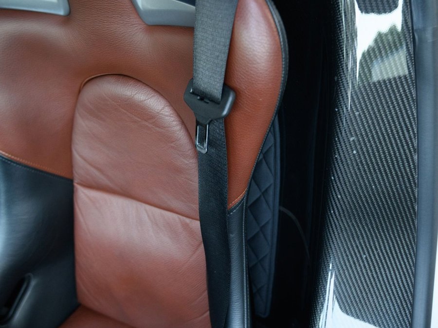 Used 2005 Porsche Carrera GT image 24