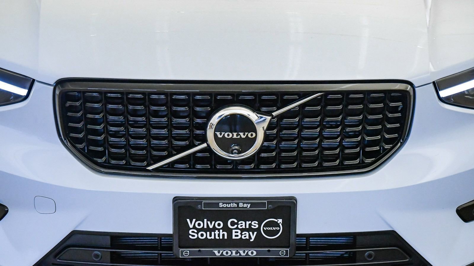 Certified 2026 Volvo XC40 B5 Plus w/ Protection Package Premier AWD/4WD image 8