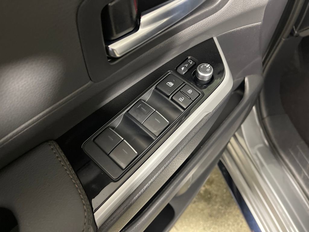 Used 2026 Toyota Sienna Platinum image 16