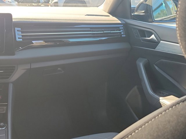 Used 2025 Volkswagen Jetta Sport image 4