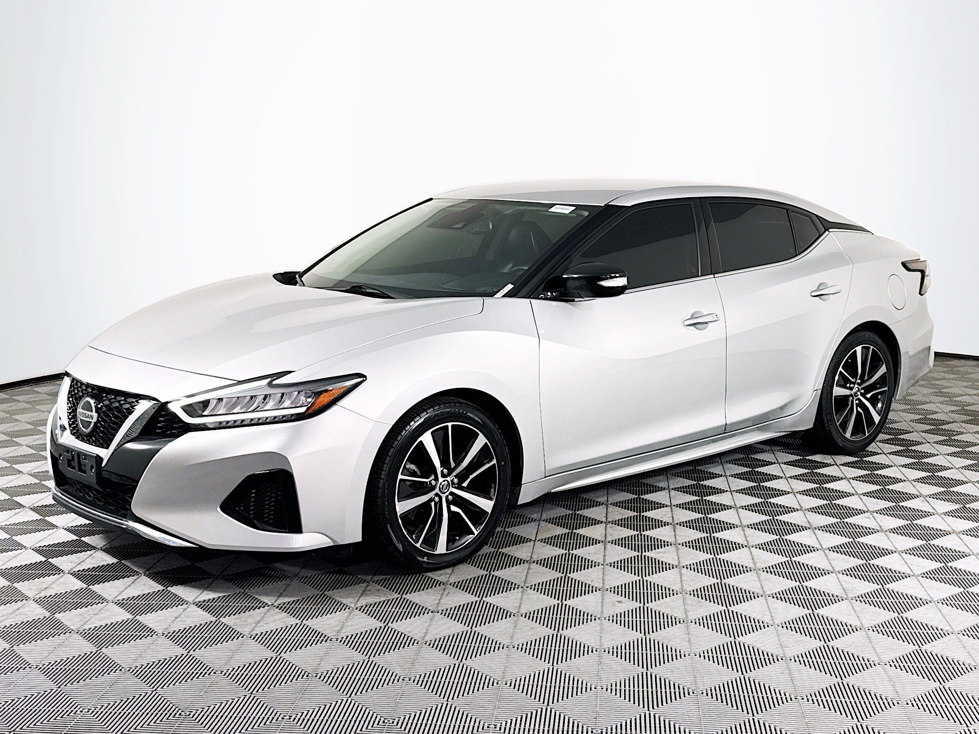Used 2022 Nissan Maxima SV w/ Floor Mat Group FWD image 4