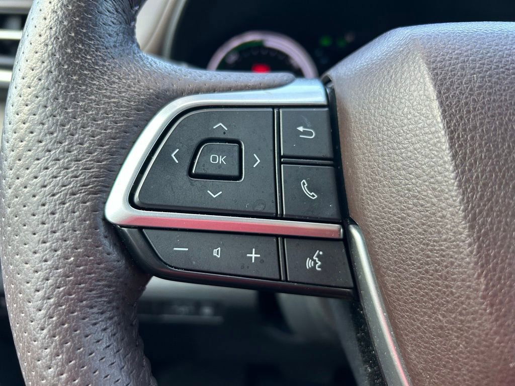 Used 2023 Toyota Sienna Platinum image 22