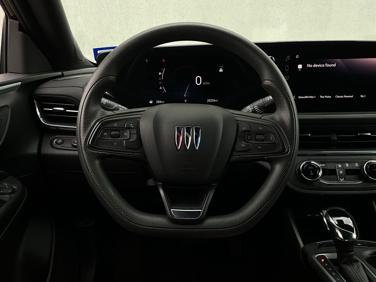 Used 2025 Buick Envista Preferred image 31